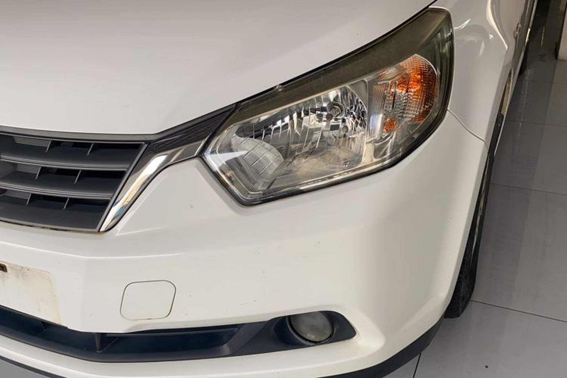 Used Venucia R50 2014 1.6L Manual Splendid Edition Left Front Headlight