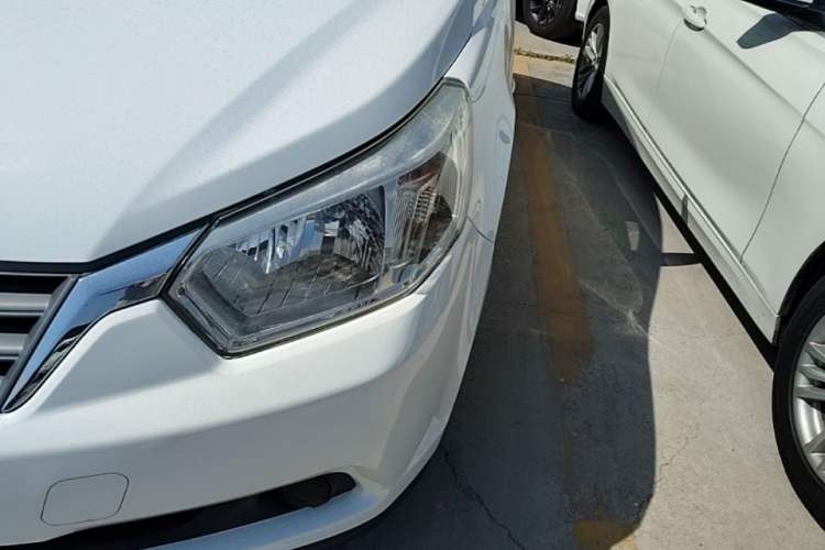 Used Venucia R50 2014 1.6L Automatic Splendid Edition Left Front Headlight