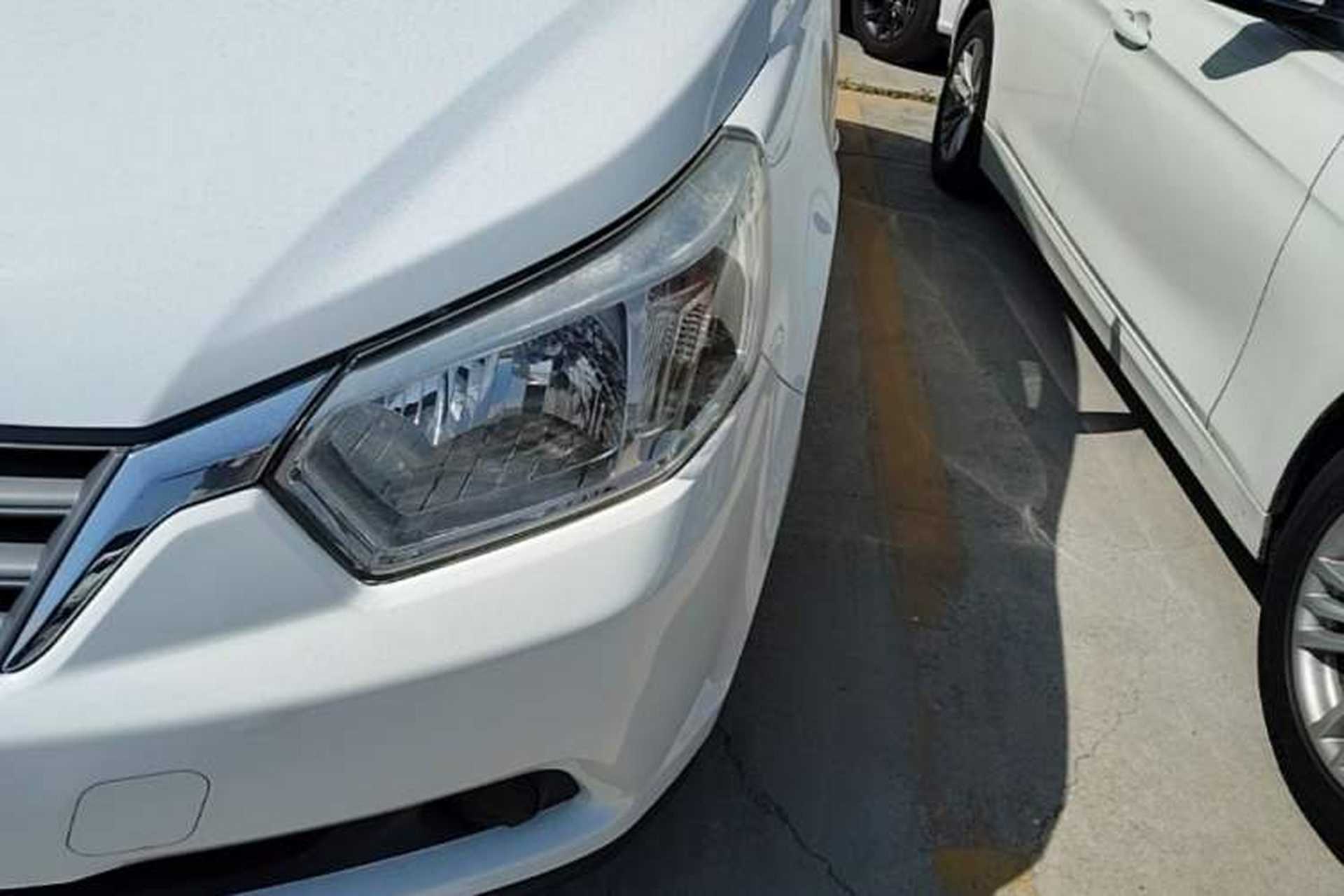 Used Venucia R50 2014 1.6L Automatic Splendid Edition Left Front Headlight