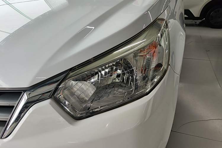 Used Venucia R50 2014 1.6L Manual Splendid Edition Left Front Headlight