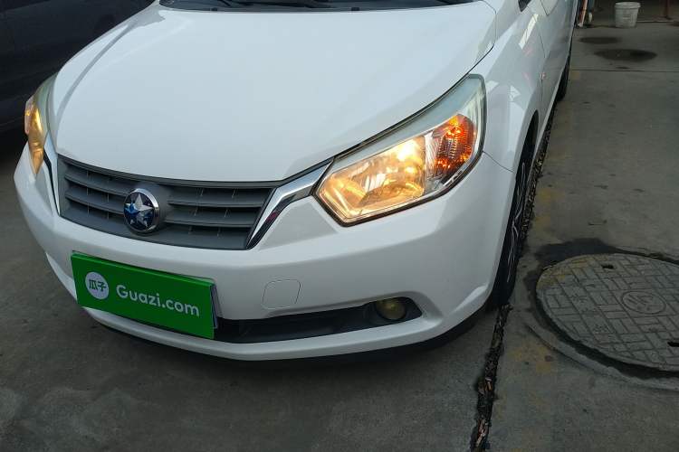 Used Venucia R50 2014 1.6L Automatic Splendid Edition Left Front Headlight
