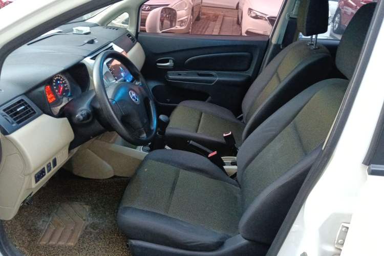 Used Venucia R50 2014 1.6L Manual Splendid Edition Left Front Seat