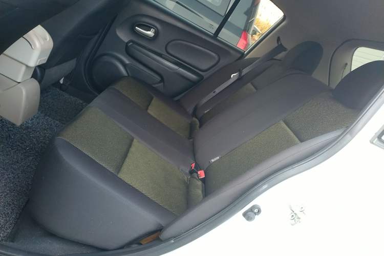 Used Venucia R50 2014 1.6L Automatic Splendid Edition Left Rear Seat