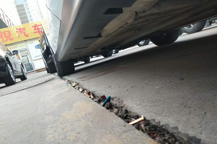 Used Venucia R50 2014 1.6L Automatic Splendid Edition Left Side Sill
