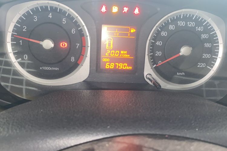 Used Venucia R50 2014 1.6L Manual Splendid Edition Odometer Close Up