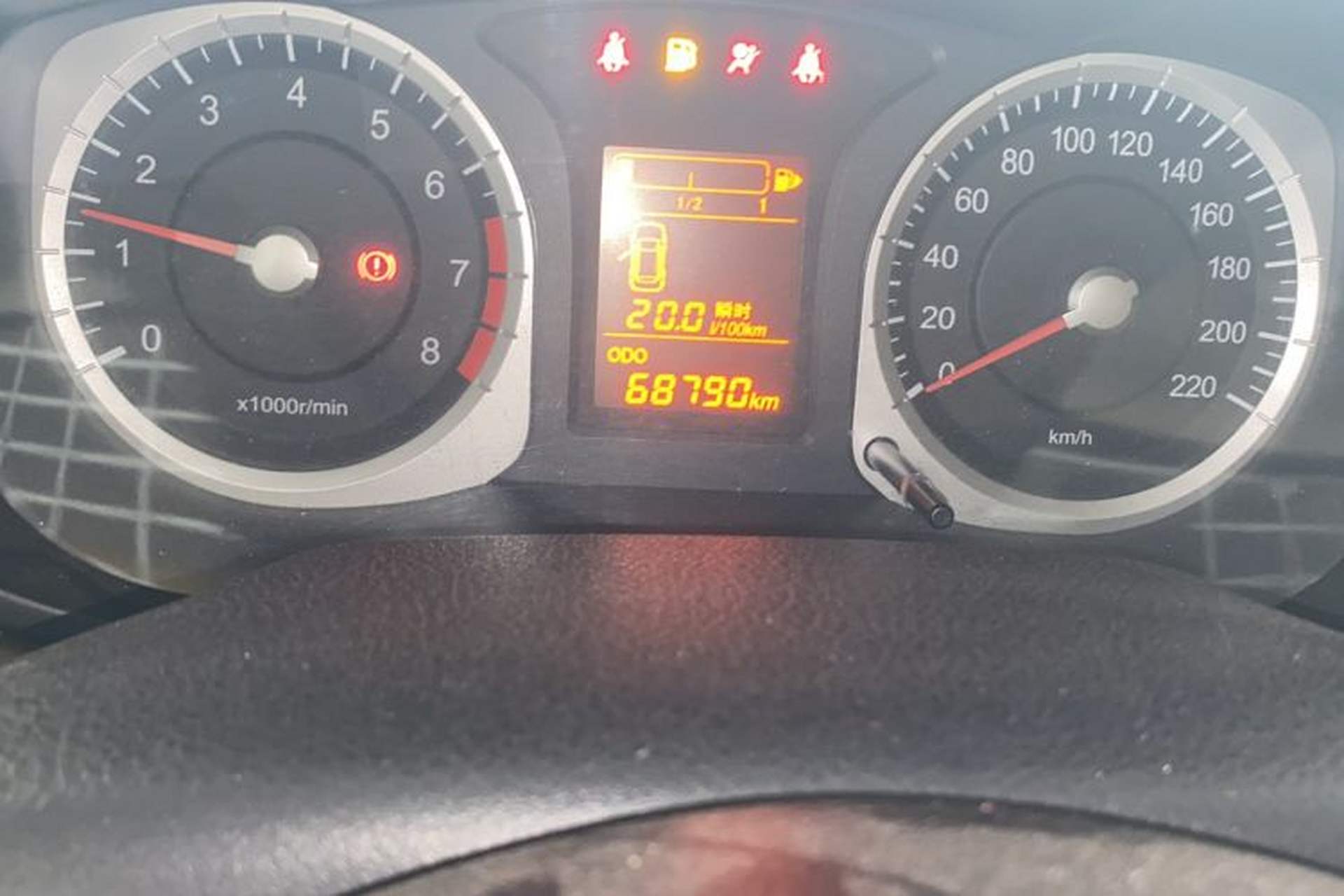 Used Venucia R50 2014 1.6L Manual Splendid Edition Odometer Close Up
