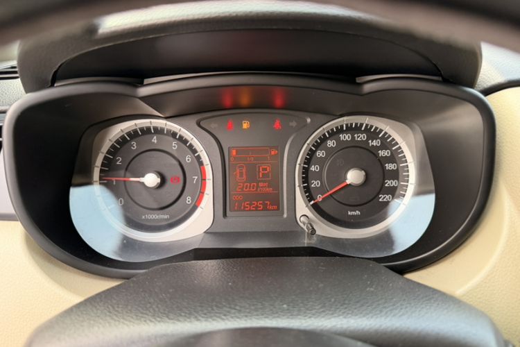 Used Venucia R50 2014 1.6L Automatic Splendid Edition Odometer Close Up