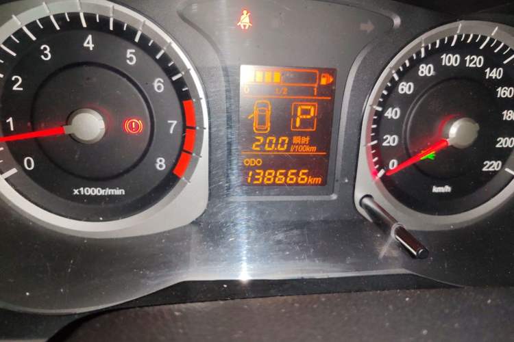 Used Venucia R50 2014 1.6L Automatic Splendid Edition Odometer Close Up