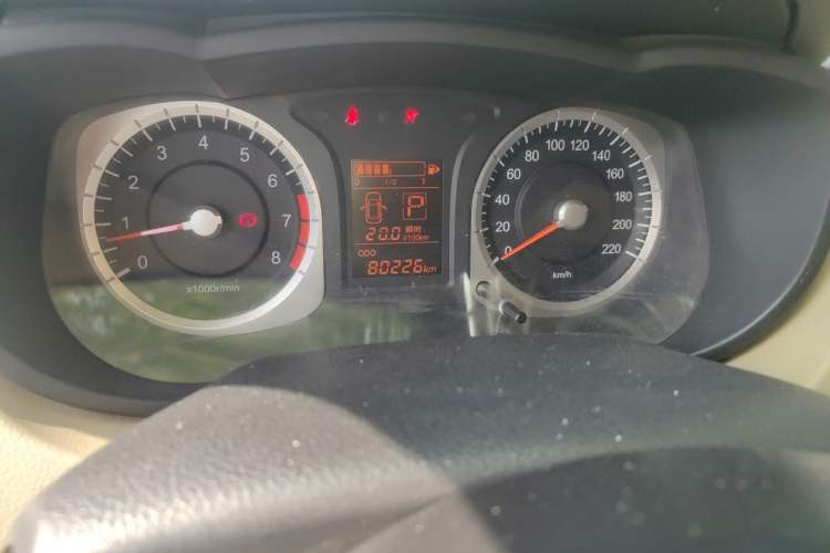 Used Venucia R50 2014 1.6L Automatic Splendid Edition Odometer Close Up