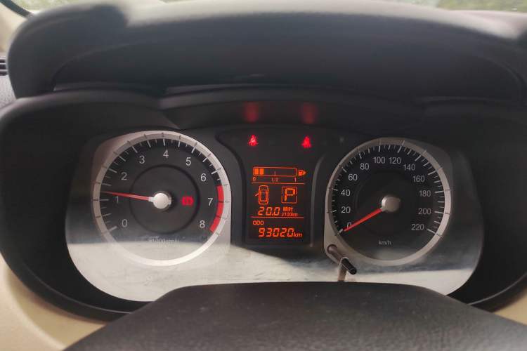 Used Venucia R50 2014 1.6L Automatic Splendid Edition Odometer Close Up