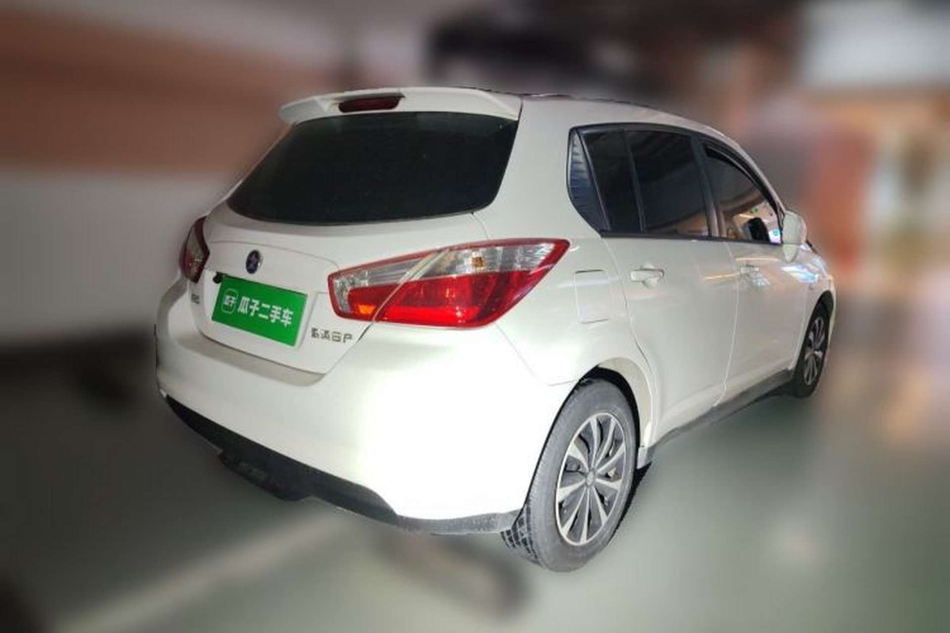 Used Venucia R50 2014 1.6L Automatic Splendid Edition Rear Right 45 Deg