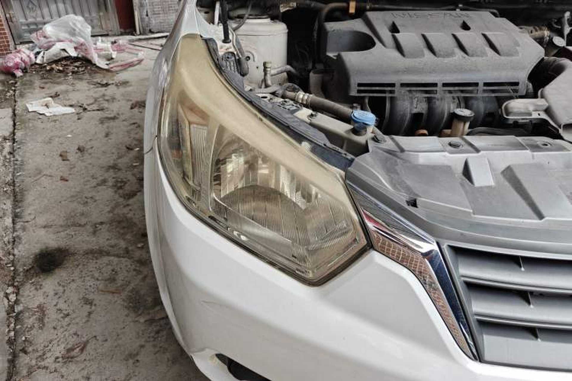 Used Venucia R50 2014 1.6L Automatic Splendid Edition Right Front Headlight