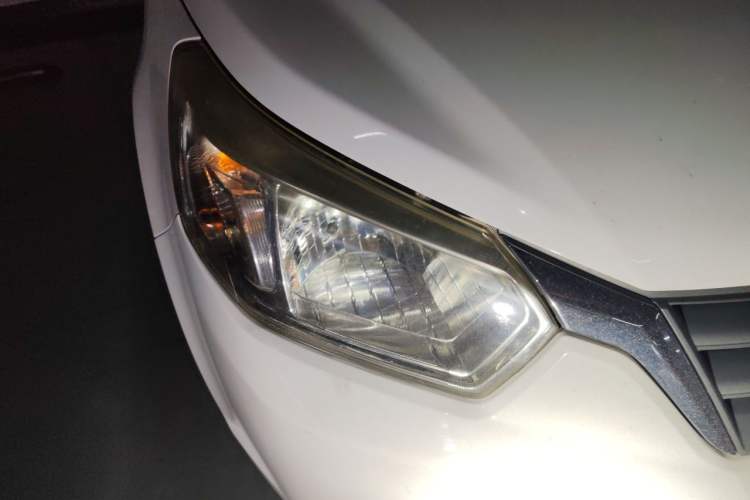 Used Venucia R50 2014 1.6L Automatic Splendid Edition Right Front Headlight