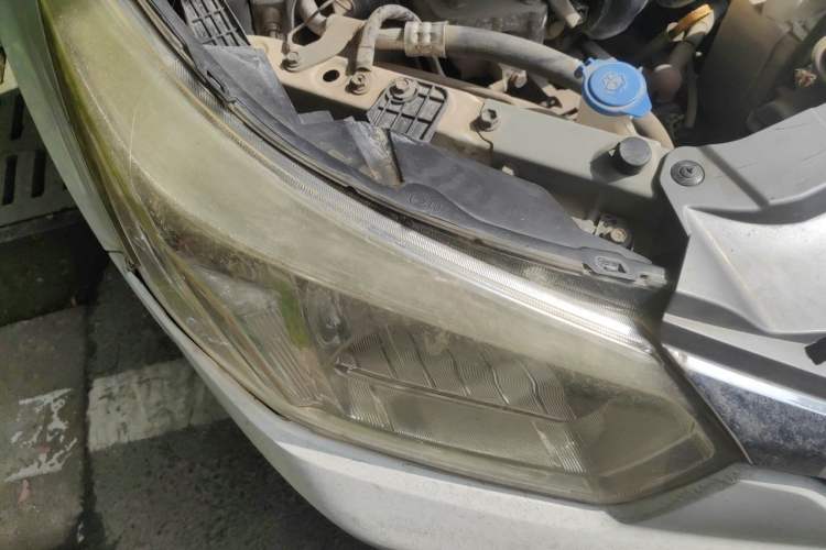 Used Venucia R50 2014 1.6L Automatic Splendid Edition Right Front Headlight