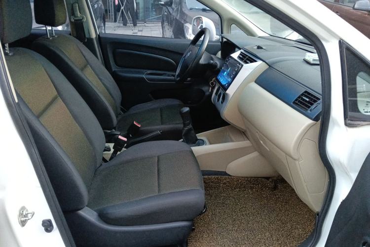 Used Venucia R50 2014 1.6L Manual Splendid Edition Right Front Seat