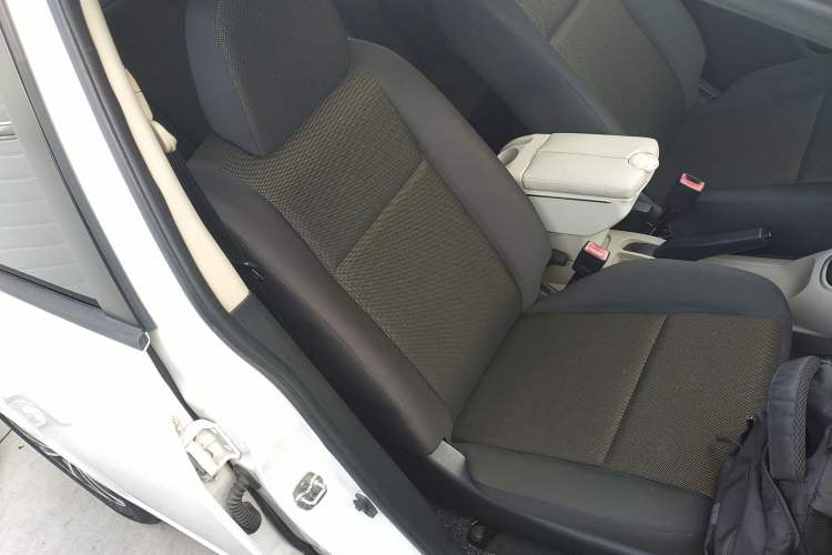 Used Venucia R50 2014 1.6L Automatic Splendid Edition Right Front Seat