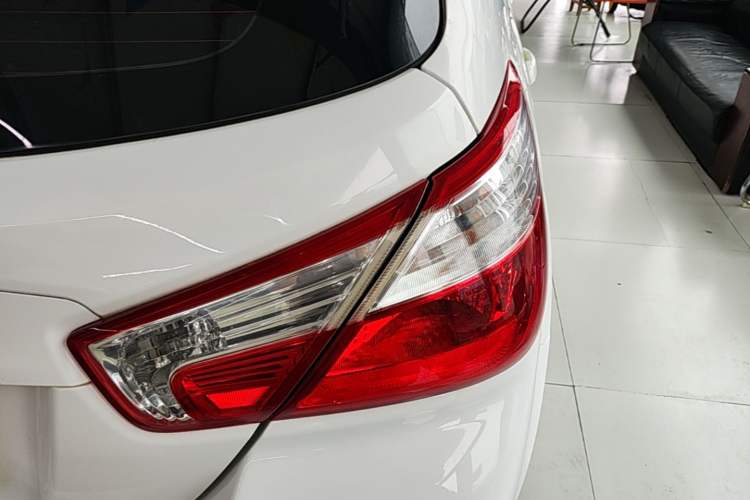 Used Venucia R50 2014 1.6L Manual Splendid Edition Right Rear Taillight