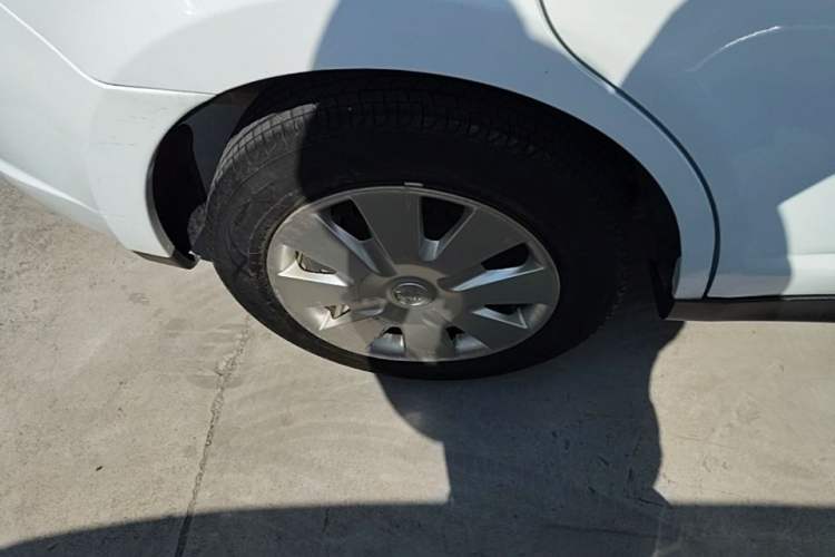 Used Venucia R50 2014 1.6L Automatic Splendid Edition Right Rear Wheel Hub
