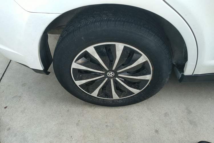 Used Venucia R50 2014 1.6L Automatic Splendid Edition Right Rear Wheel Hub