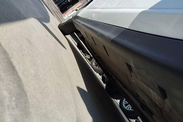 Used Venucia R50 2014 1.6L Automatic Splendid Edition Right Side Sill