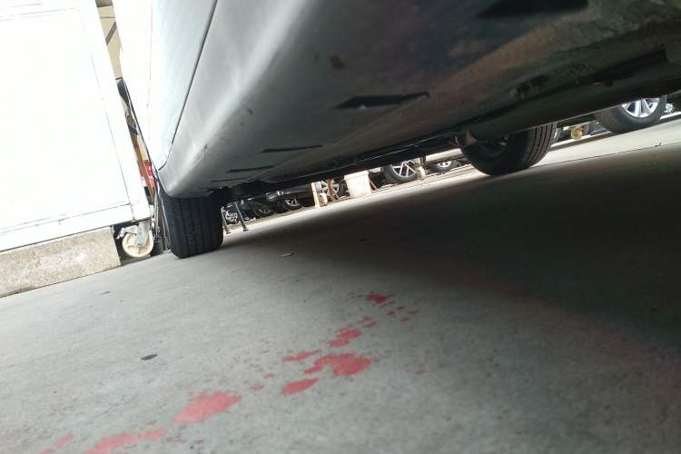 Used Venucia R50 2014 1.6L Automatic Splendid Edition Right Side Sill