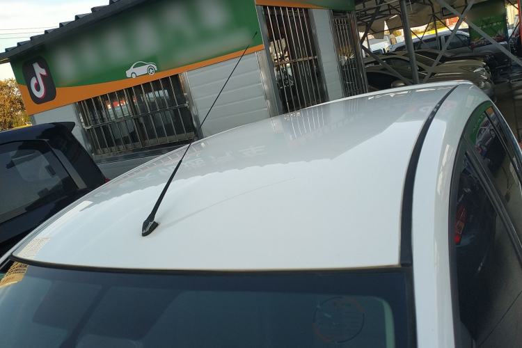 Used Venucia R50 2014 1.6L Automatic Splendid Edition Roof