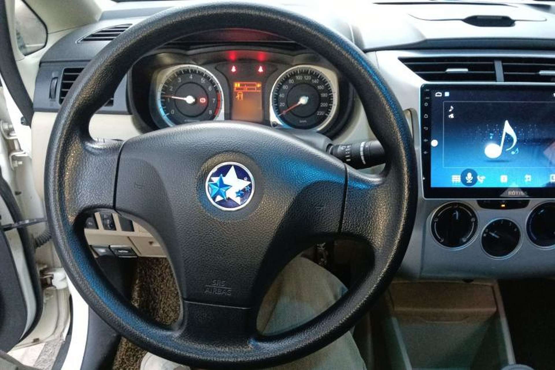 Used Venucia R50 2014 1.6L Manual Splendid Edition Steering Wheel