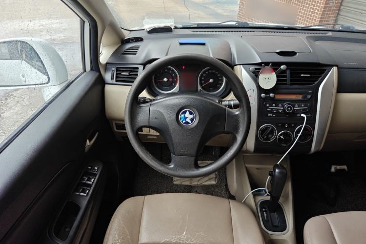 Used Venucia R50 2014 1.6L Automatic Splendid Edition Steering Wheel