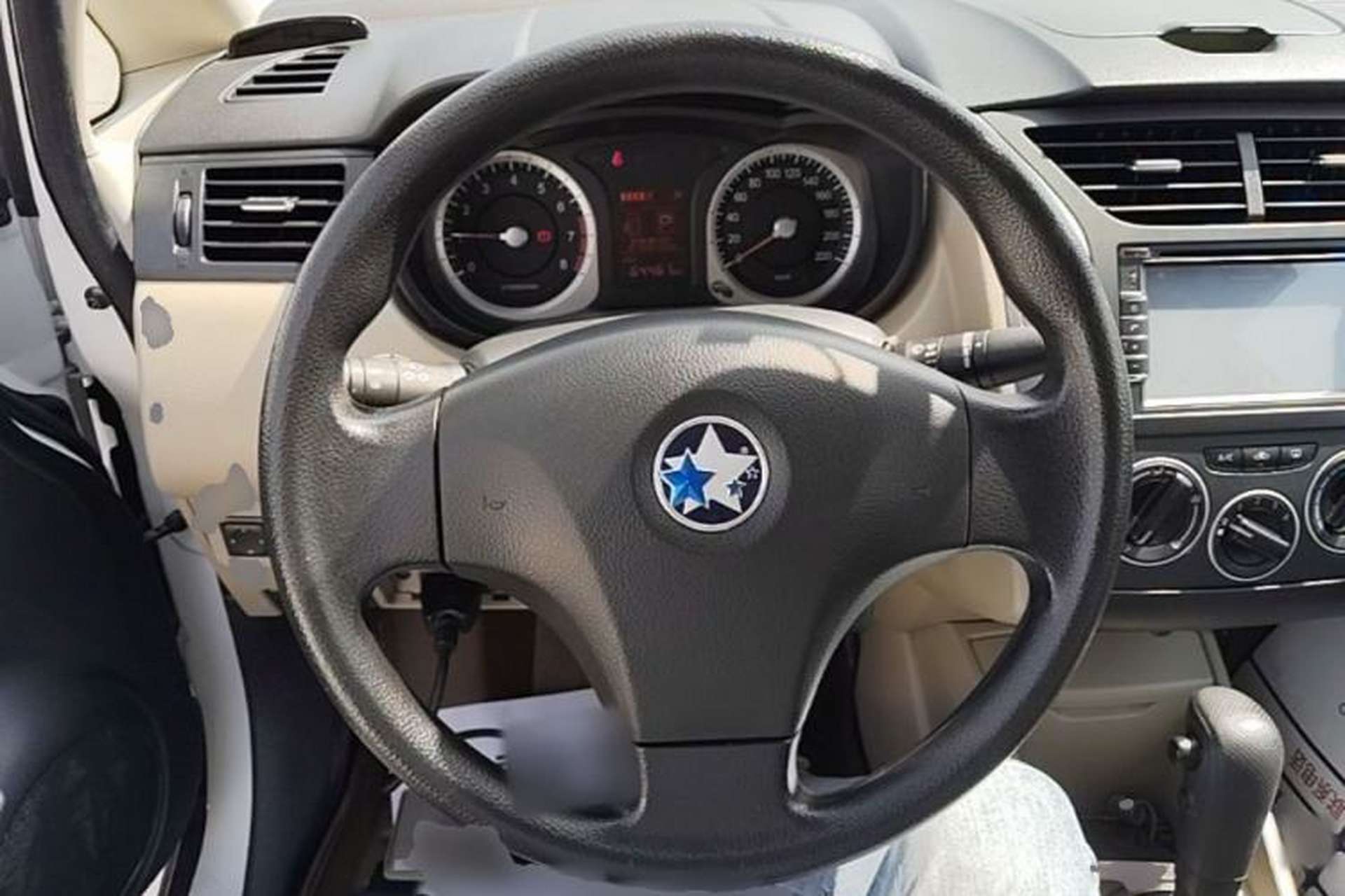 Used Venucia R50 2014 1.6L Automatic Splendid Edition Steering Wheel