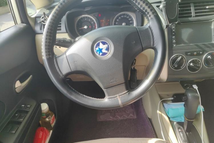 Used Venucia R50 2014 1.6L Automatic Splendid Edition Steering Wheel