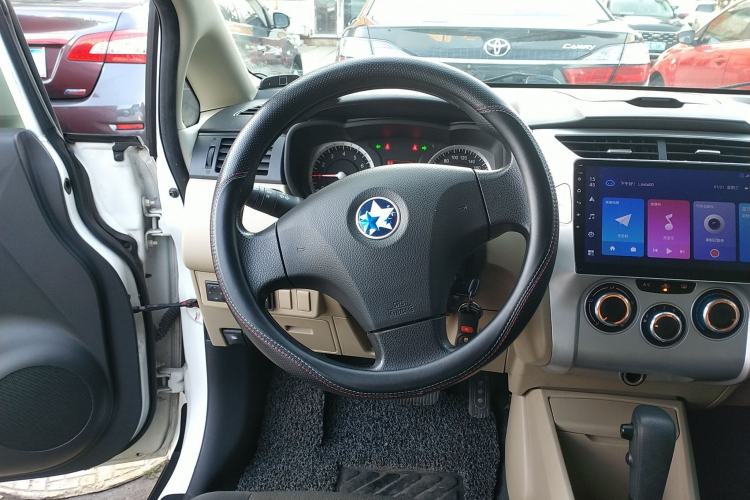 Used Venucia R50 2014 1.6L Automatic Splendid Edition Steering Wheel