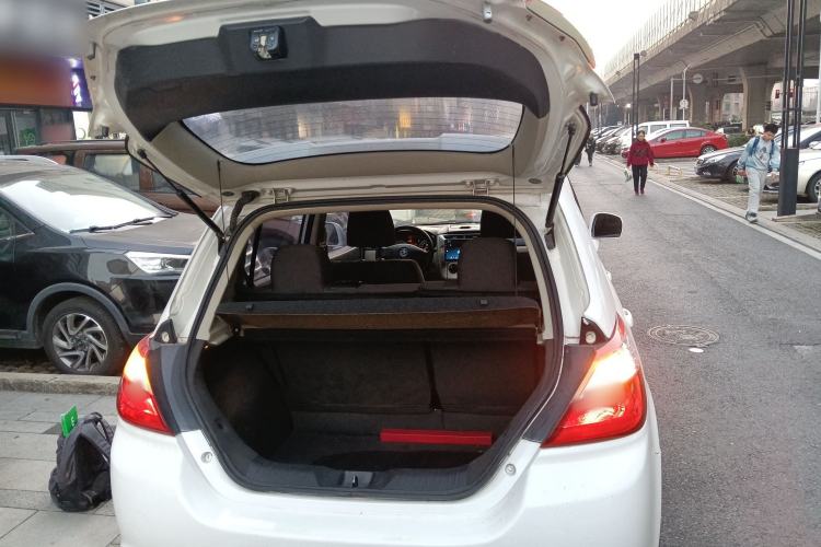 Used Venucia R50 2014 1.6L Manual Splendid Edition Trunk