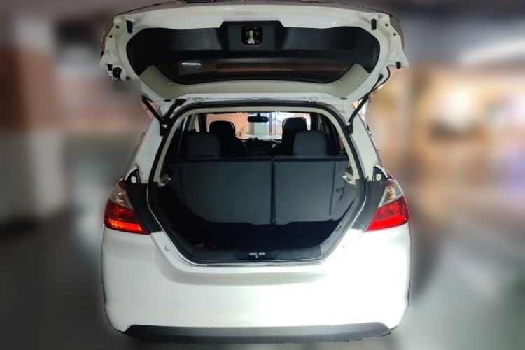 Used Venucia R50 2014 1.6L Automatic Splendid Edition Trunk