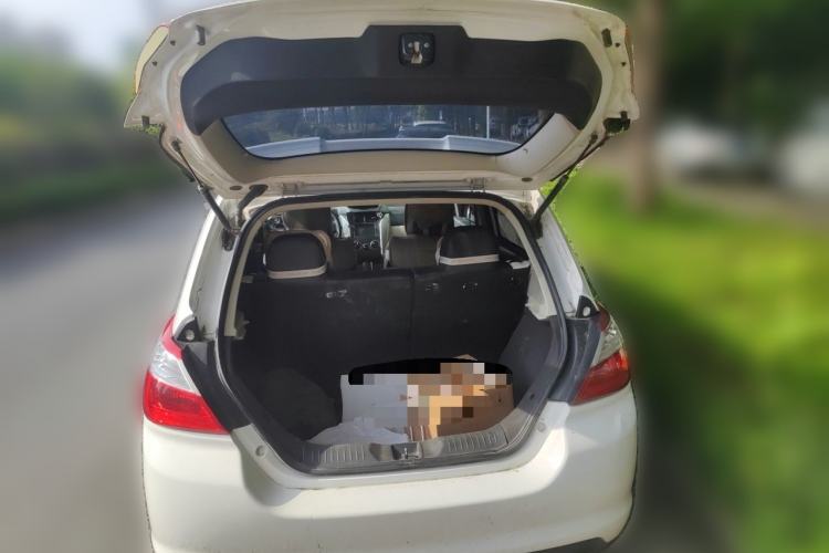 Used Venucia R50 2014 1.6L Automatic Splendid Edition Trunk