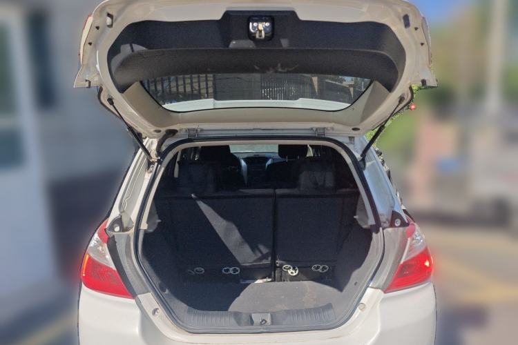 Used Venucia R50 2014 1.6L Manual Splendid Edition Trunk