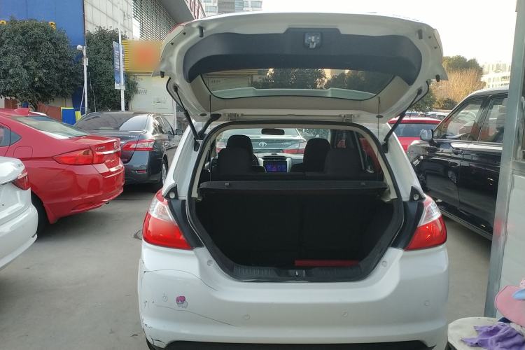 Used Venucia R50 2014 1.6L Automatic Splendid Edition Trunk
