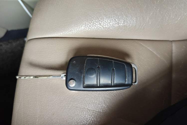 Used Venucia R50 2014 1.6L Automatic Splendid Edition Vehicle Key