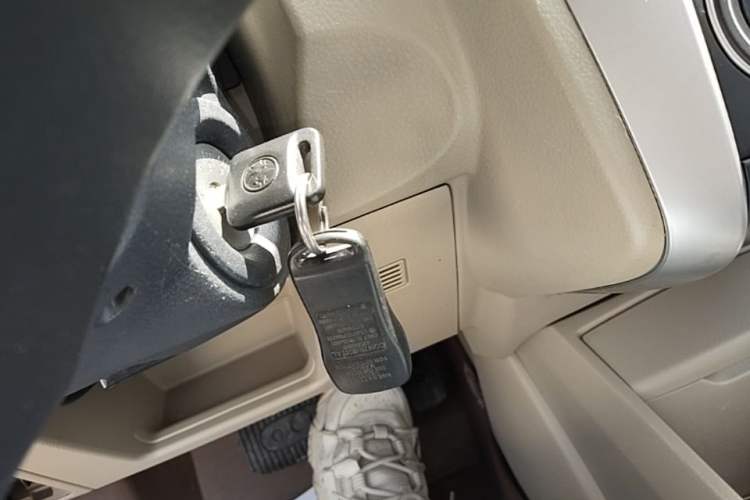 Used Venucia R50 2014 1.6L Automatic Splendid Edition Vehicle Key