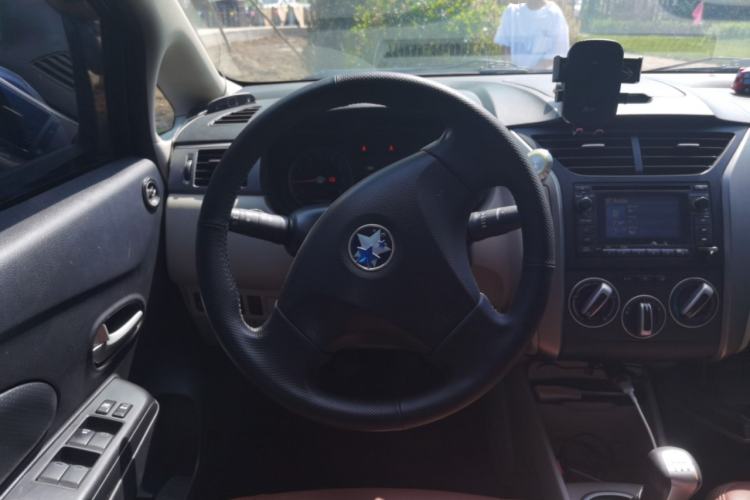 Used Venucia R50 2015 1.6L Manual Fashion Edition Steering Wheel