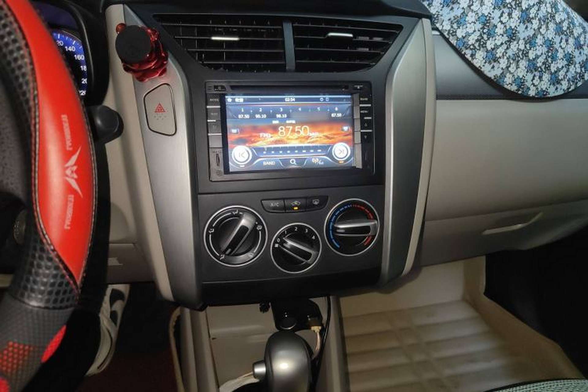 Used Venucia R50 2015 1.6L Automatic Fashion Edition Audio And AC Panel