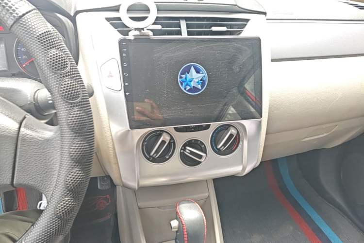 Used Venucia R50 2015 1.6L Automatic Fashion Edition Audio And AC Panel