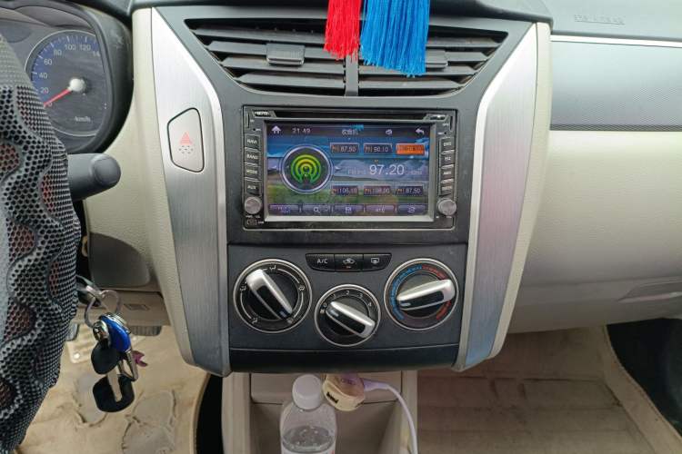 Used Venucia R50 2015 1.6L Manual Fashion Edition Audio And AC Panel