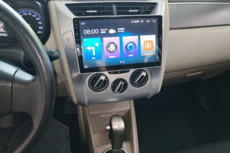 Used Venucia R50 2015 1.6L Automatic Fashion Edition Audio And AC Panel
