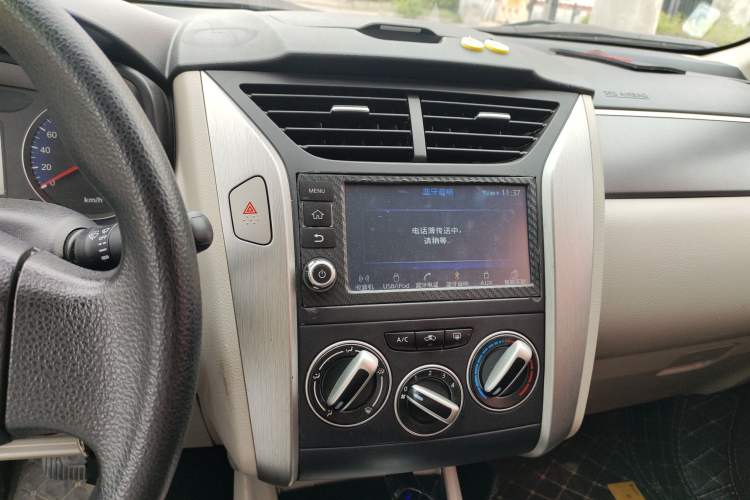 Used Venucia R50 2015 1.6L Automatic Fashion Edition Audio And AC Panel