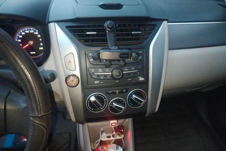 Used Venucia R50 2015 1.6L Manual Fashion Edition Audio And AC Panel