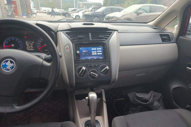 Used Venucia R50 2015 1.6L Automatic Fashion Edition Audio And AC Panel