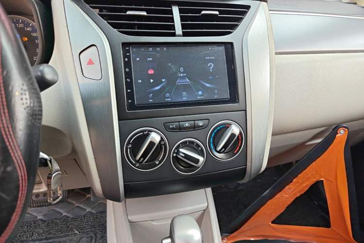 Used Venucia R50 2015 1.6L Automatic Fashion Edition Audio And AC Panel