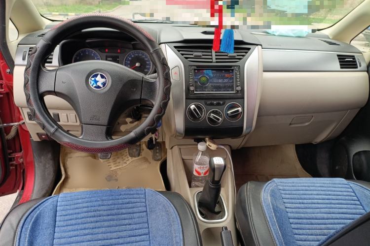 Used Venucia R50 2015 1.6L Manual Fashion Edition Center Console