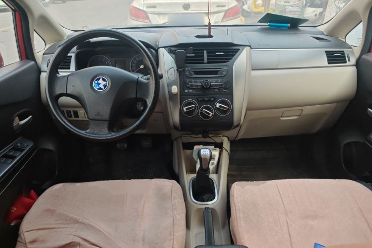 Used Venucia R50 2015 1.6L Manual Fashion Edition Center Console