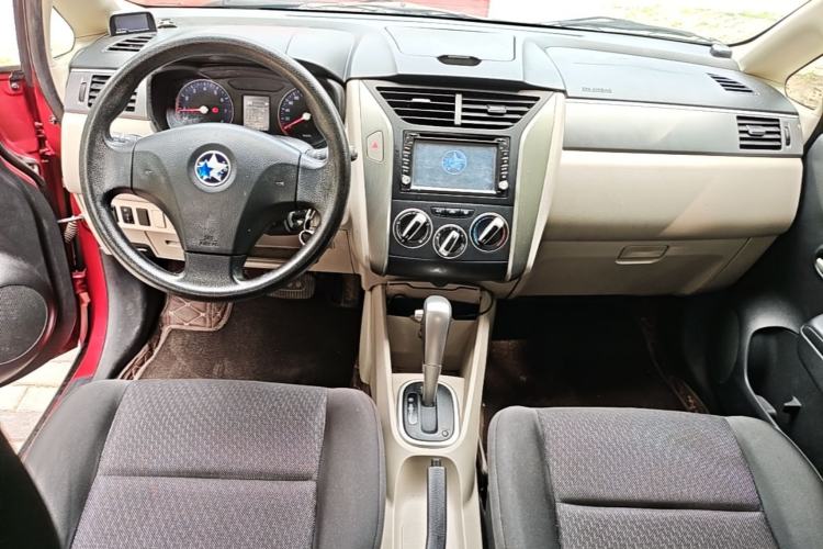 Used Venucia R50 2015 1.6L Automatic Fashion Edition Center Console